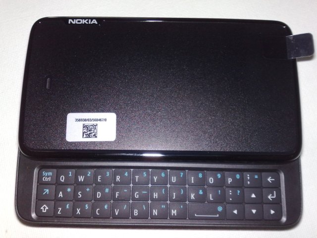 N900 slide out